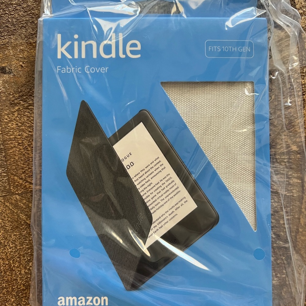 Kindle sandstone cover (NWT/ still packaged)